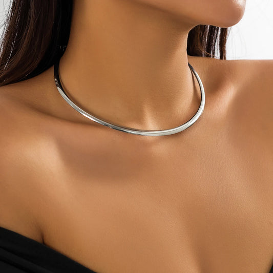 Collar Minimalista Rígido | LUNVIA